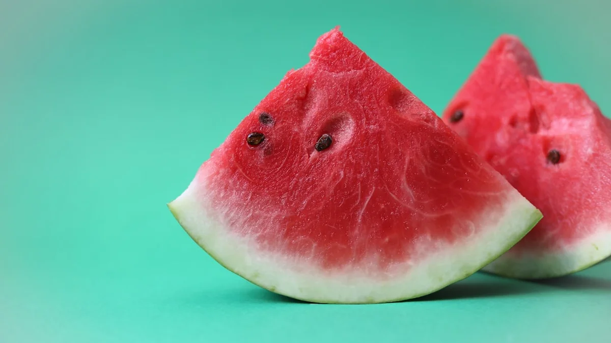 여름철 식중독 수박 - 잘라 놓은 수박 조각