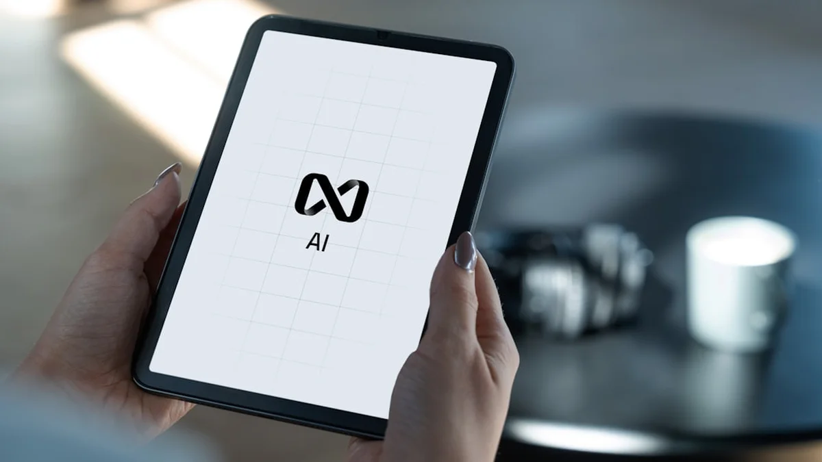기업 AI - 사무실에서 AI 인터페이스를 사용하는 사람들